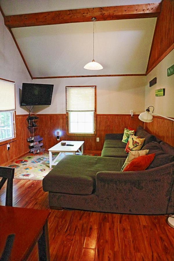 Our Private Wooded Cabin Chatham Exterior foto