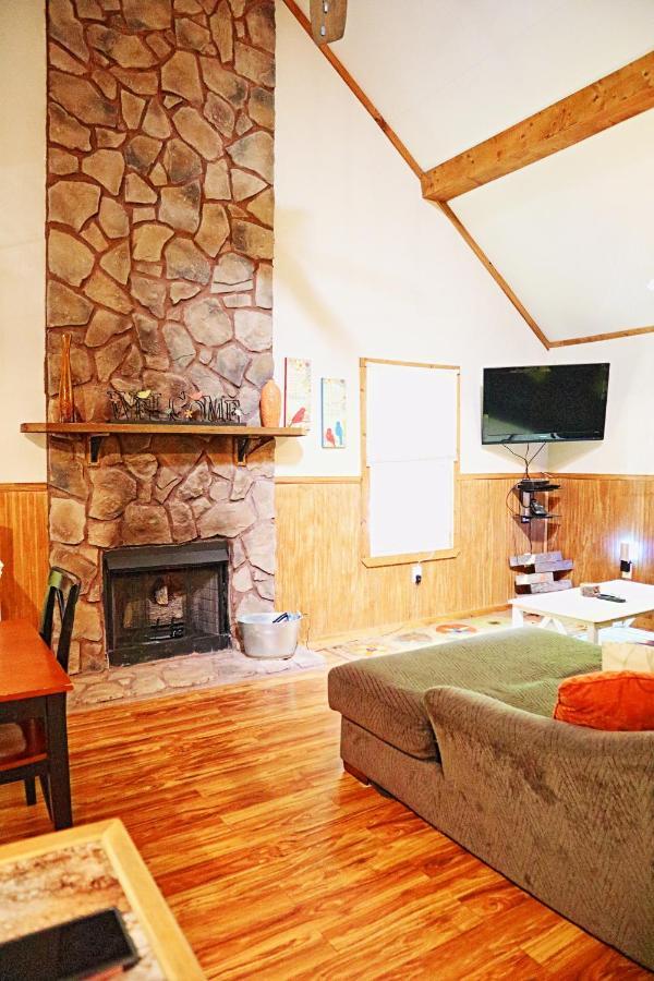 Our Private Wooded Cabin Chatham Exterior foto
